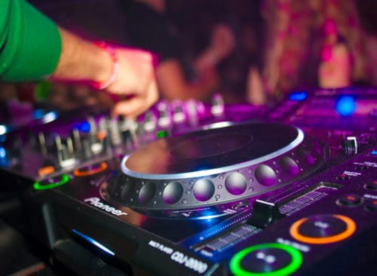 Technology and Entertainments